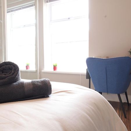 2-Bedroom, Free Parking, High Speed Wi-Fi, Swinton 맨체스터 외부 사진