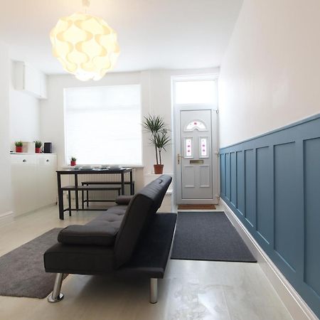 2-Bedroom, Free Parking, High Speed Wi-Fi, Swinton 맨체스터 외부 사진