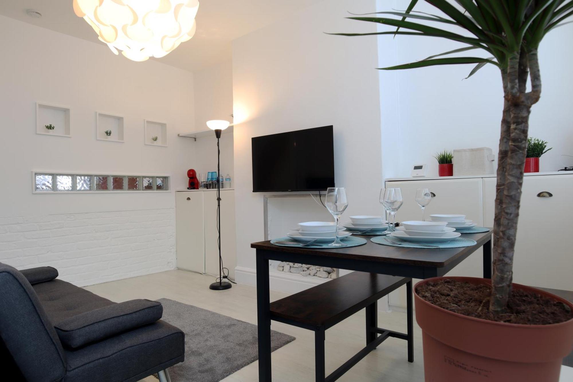 2-Bedroom, Free Parking, High Speed Wi-Fi, Swinton 맨체스터 외부 사진