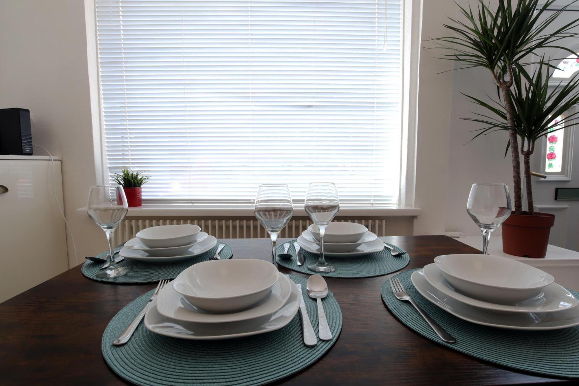 2-Bedroom, Free Parking, High Speed Wi-Fi, Swinton 맨체스터 외부 사진