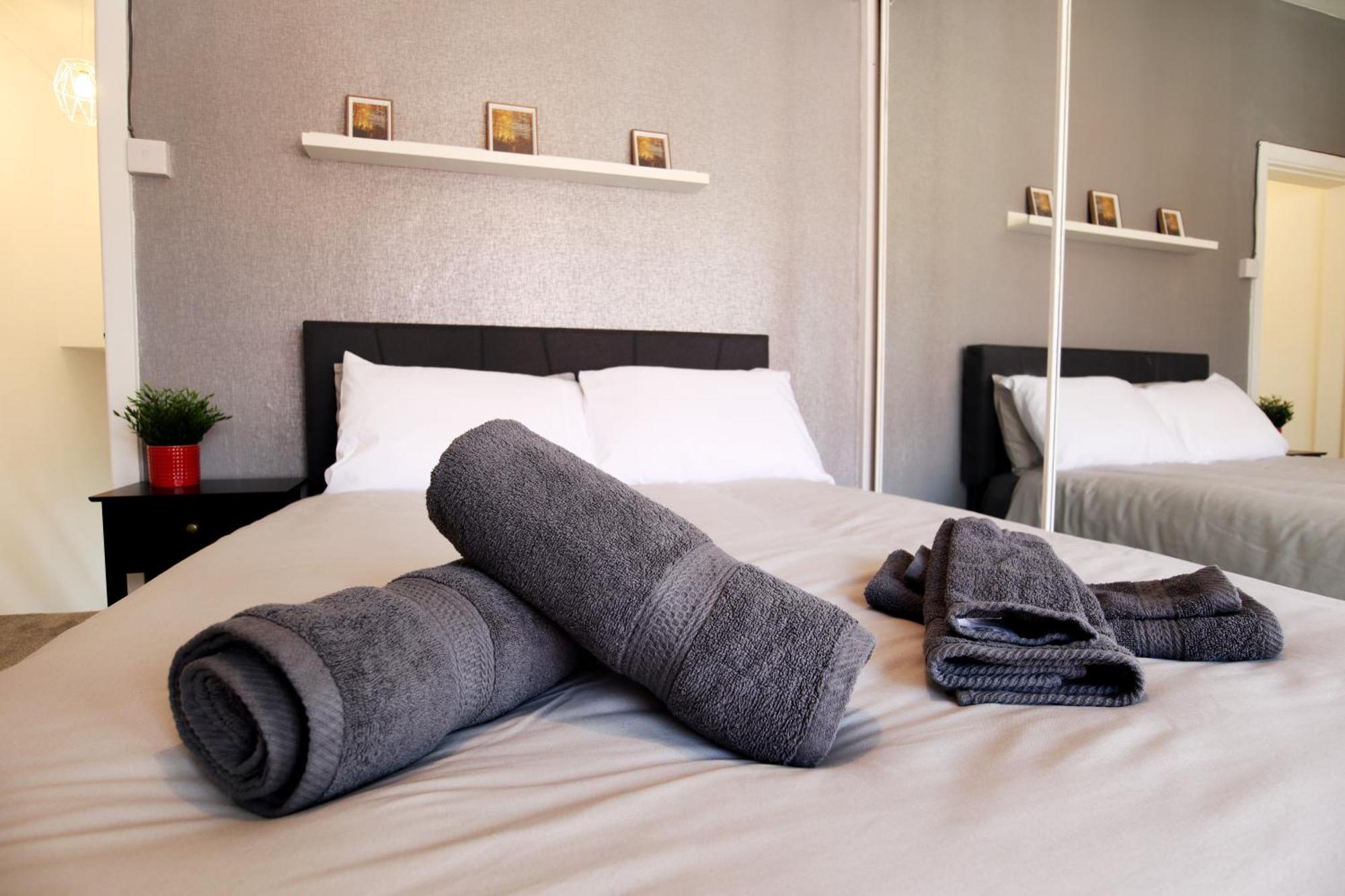 2-Bedroom, Free Parking, High Speed Wi-Fi, Swinton 맨체스터 외부 사진